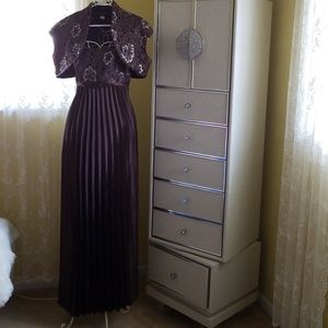 Sz 18 Stunning chocolate brown pleated 2pc Gown.